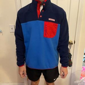 Vineyard Vines medium fleece pullover.